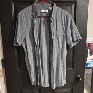 Casual Short-Sleeve Button-Down Shirt in Light Gray Stripe